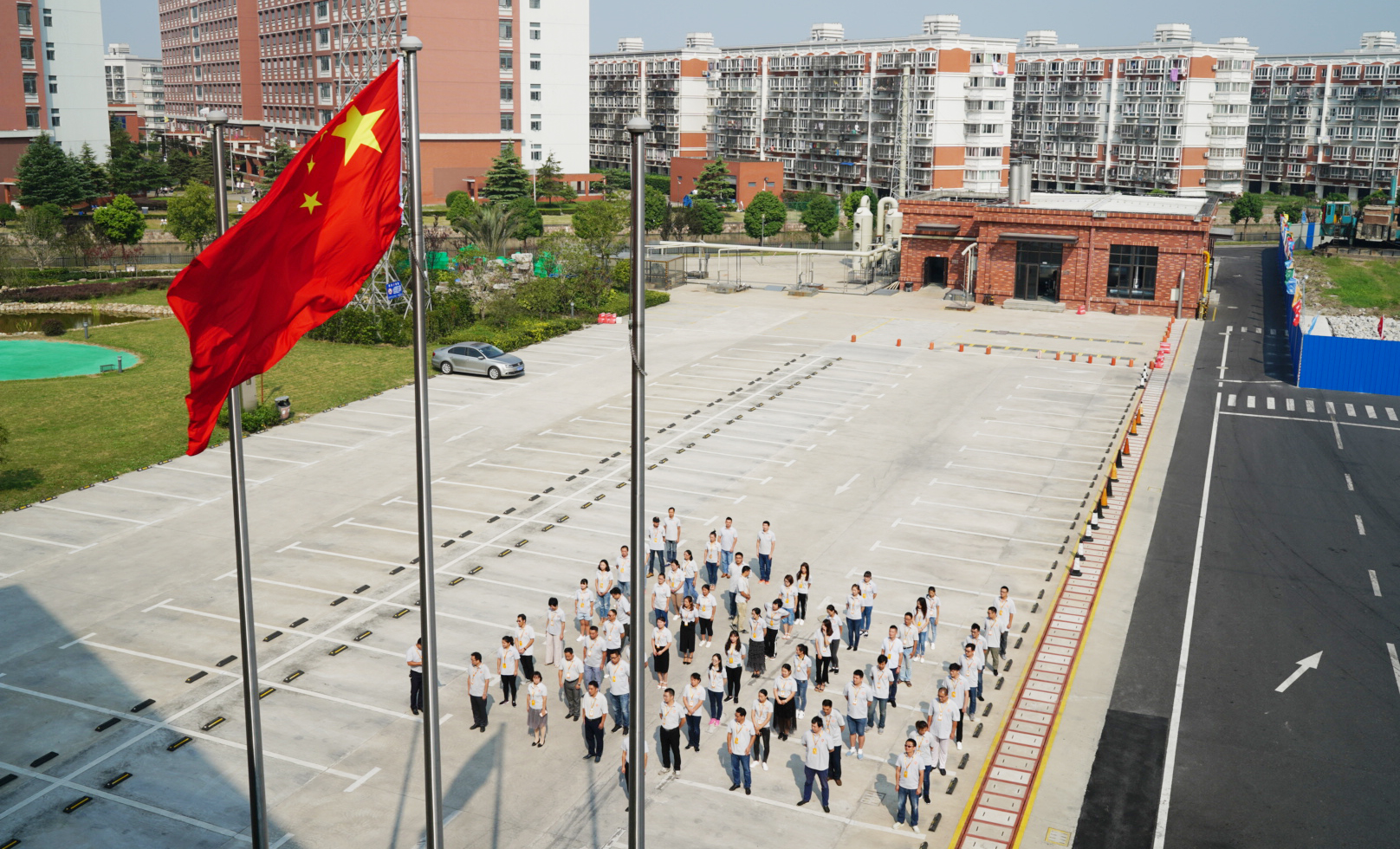喜迎国庆-优发国际食品创意园隆重举行升国旗仪式